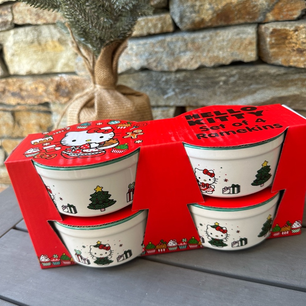 NWT Hello Kitty Holiday Christmas ramekin set of 4